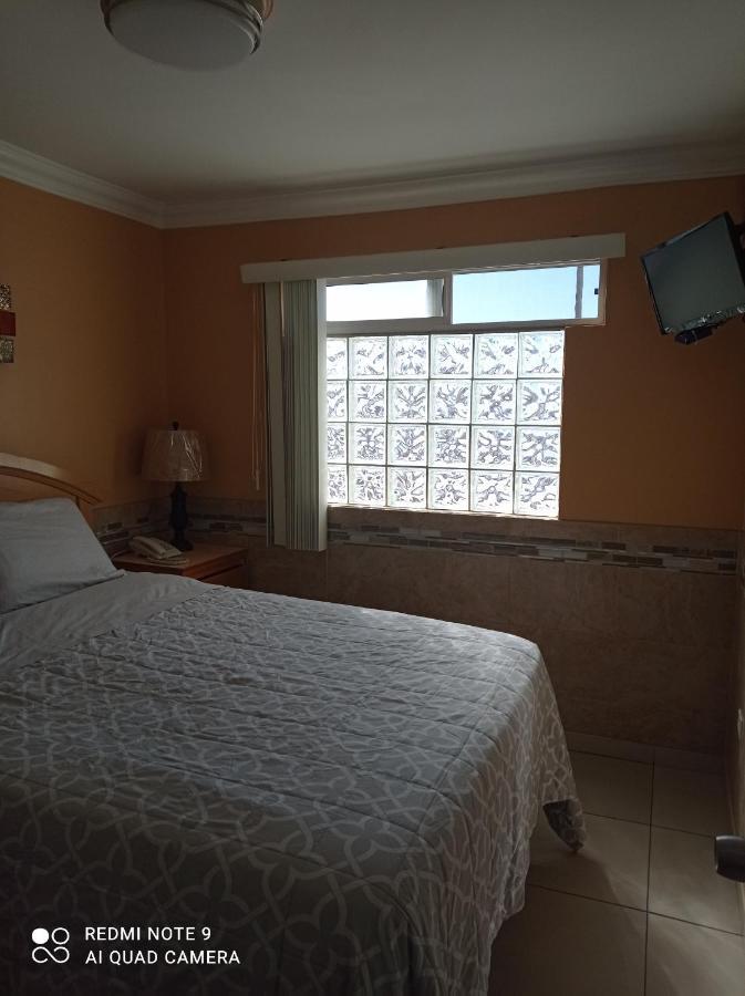 Suites Leon Rojo Tijuana Zewnętrze zdjęcie