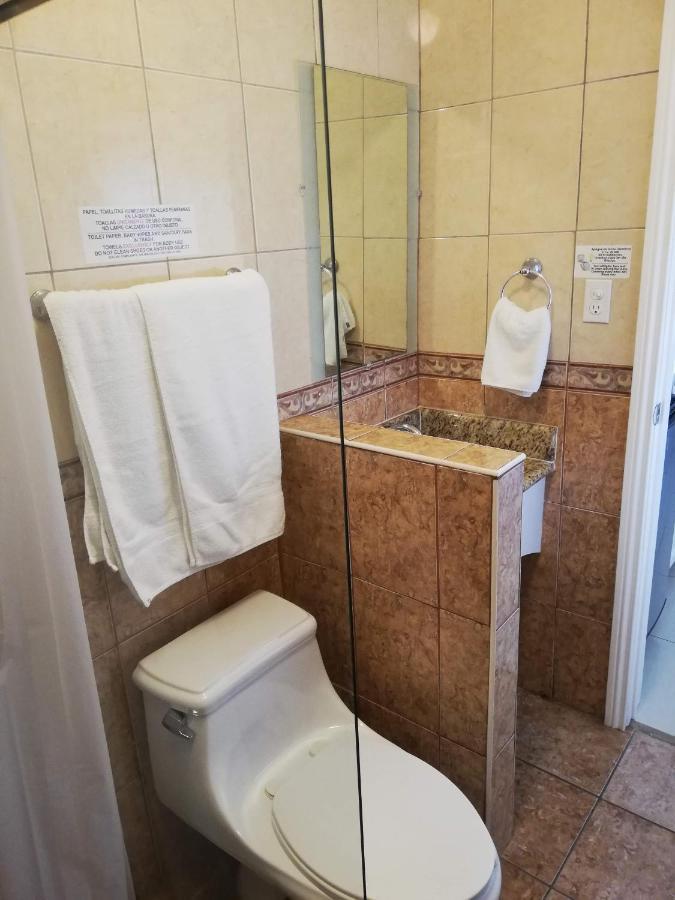 Suites Leon Rojo Tijuana Zewnętrze zdjęcie